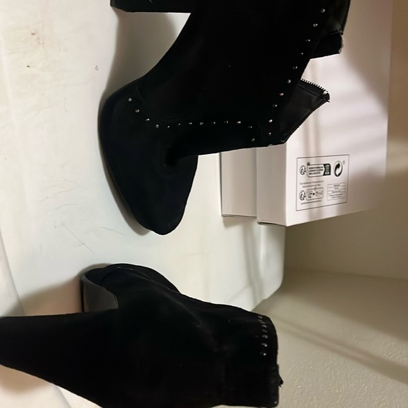 Heel boots - Picture 2 of 2